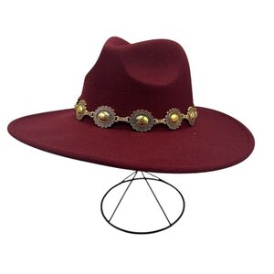 Chapeau fedora uni à bandeau de chaîne doré avec des médaillons