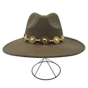 Chapeau fedora uni à bandeau de chaîne doré avec des médaillons