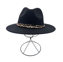 Chapeau fedora uni avec fines bandes de garniture à motif léopard