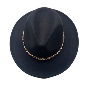 Chapeau fedora uni avec fines bandes de garniture à motif léopard