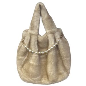 Sac à main en fausse fourrure douce avec petite chaine de perles