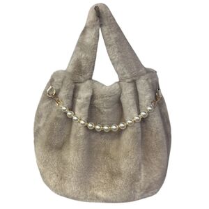 Sac à main en fausse fourrure douce avec petite chaine de perles