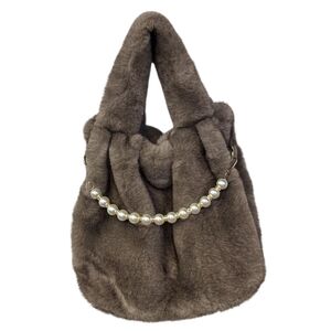 Sac à main en fausse fourrure douce avec petite chaine de perles