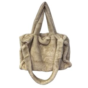Sac cabas zippé de forme rectangulaire en fausse fourrure