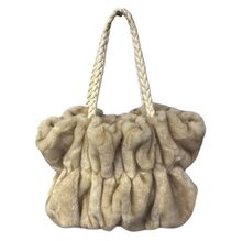 Sac à main effet froncé en fausse fourrure avec anses tressées