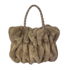 Sac en fausse fourrure froncé avec anses tressées et bandoulière chaîne