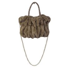 Sac en fausse fourrure froncé avec anses tressées et bandoulière chaîne