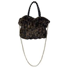 Sac en fausse fourrure froncé avec anses tressées et bandoulière chaîne