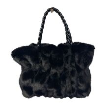 Sac en fausse fourrure froncé avec anses tressées et bandoulière chaîne