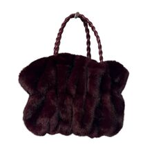 Sac en fausse fourrure froncé avec anses tressées et bandoulière chaîne