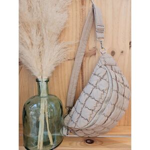 Sac banane matelassé pour femme à l'aspect d'une doudoune