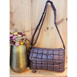 Sac à bandoulière au design matelassé avec un motif de carrés