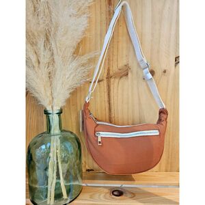 Sac en polyester avec zip sur l'avant et bandoulière réglable