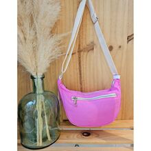 Sac en polyester avec zip sur l'avant et bandoulière réglable