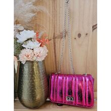 Sac bandoulière matelassé et métallisé brillant avec chaîne