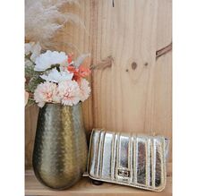 Sac bandoulière matelassé et métallisé brillant avec chaîne