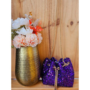 Sac bourse recouvert avec sequins à fermeture par cordon