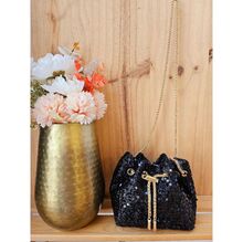 Sac bourse recouvert avec sequins à fermeture par cordon