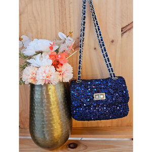 Sac bandoulière à sequins avec chaîne et fermoir tourniquet
