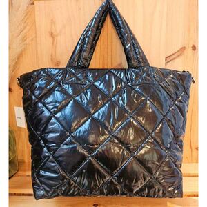 Grand sac à main matelassé et irisé avec un motif en losanges