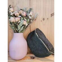 Sac banane en tissu velours côtelé orné d'une moumoute