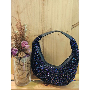 Sac style hobo entièrement recouvert de sequins brillants