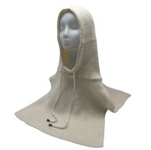 Bonnet cagoule en maille douce à une large écharpe avec un cordon de serrage