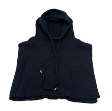 Bonnet cagoule en maille douce à une large écharpe avec un cordon de serrage