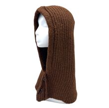 Bonnet cagoule tricotées avec un cordon de serrage et deux boutons sur le devant