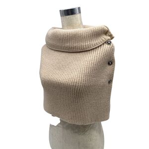 Cols sans capuchon  en maille côtelée épaisse avec des boutons ronds