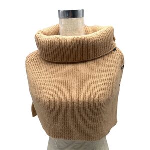 Cols sans capuchon  en maille côtelée épaisse avec des boutons ronds