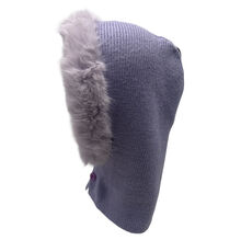 Bonnet cagoule ornée d'une fausse fourrure douce avec deux  gros boutons ronds