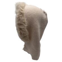 Bonnet cagoule ornée d'une fausse fourrure douce avec deux  gros boutons ronds