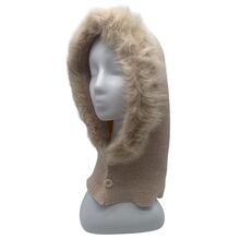 Bonnet cagoule ornée d'une fausse fourrure douce avec deux  gros boutons ronds