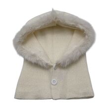 Bonnet cagoule ornée d'une fausse fourrure douce avec deux  gros boutons ronds
