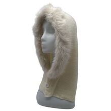 Bonnet cagoule ornée d'une fausse fourrure douce avec deux  gros boutons ronds