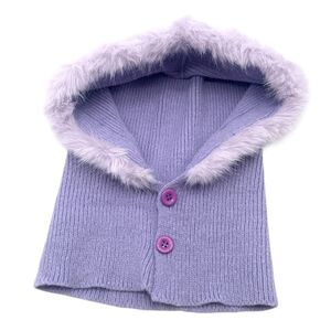 Bonnet cagoule ornée d'une fausse fourrure douce avec deux  gros boutons ronds