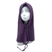 Bonnet cagoule à capuche ornée de motifs torsadés  avec  un cordon de serrage