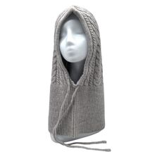 Bonnet cagoule à capuche ornée de motifs torsadés  avec  un cordon de serrage