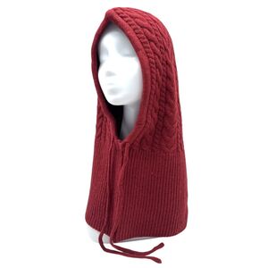 Bonnet cagoule à capuche ornée de motifs torsadés  avec  un cordon de serrage