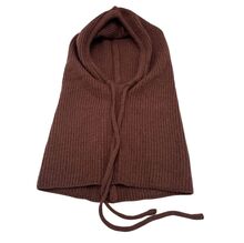 Bonnet cagoule à capuche en maille côtelée  avec  un cordon de serrage