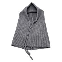 Bonnet cagoule à capuche en maille côtelée  avec  un cordon de serrage