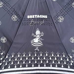 Parapluie Bretagne ouverture inversée élégant et résistant