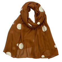 Écharpe en gros pois coloré sur un fond coloré