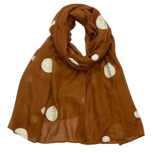 Écharpe en gros pois coloré sur un fond coloré