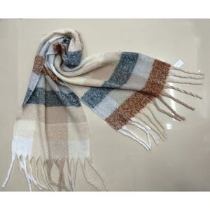 Écharpe acrylique et laine paré d'un imprimé à carreaux