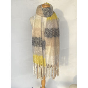 Écharpe acrylique et laine paré d'un imprimé à carreaux