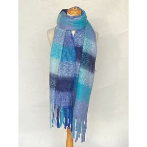 Écharpe acrylique et laine paré d'un imprimé à carreaux