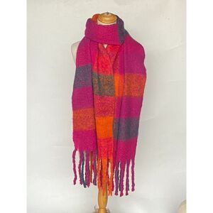 Écharpe acrylique et laine paré d'un imprimé à carreaux