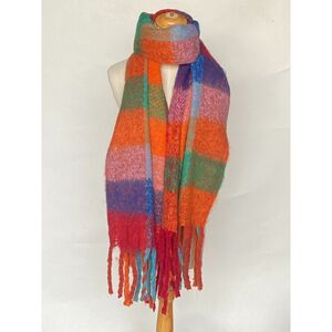 Écharpe acrylique et laine paré d'un imprimé à carreaux